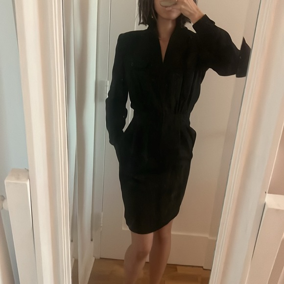 Vintage 80s Valentino strong shoulder black dress - Picture 4 of 9